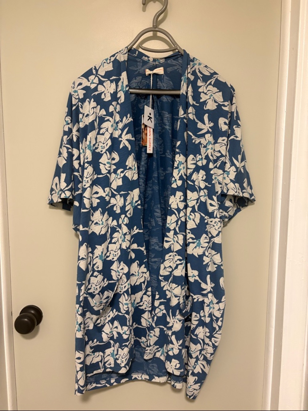 NWT Known Supply Hawaiian organic cotton cover up. Size M/L